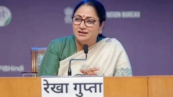 दिल्ली महिला ऑनलाइन शिकायत प्रणाली होगी बेहद सरल, सीएम रेखा गुप्ता ने दिए सख्त निर्देश