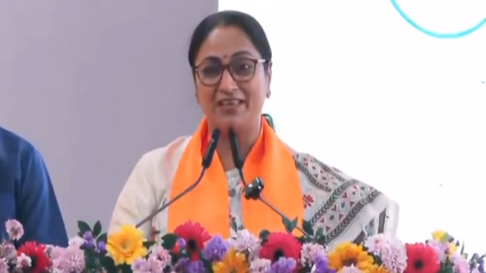 दिल्ली: जनसंघ के 75 वर्ष पूरे होने पर आयोजित कार्यक्रम में शामिल हुईं मुख्यमंत्री रेखा गुप्ता