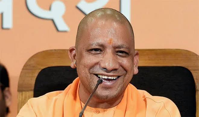 कानपुर: सड़क मार्ग से वाल्मीकि आश्रम पहुंचे मुख्यमंत्री योगी आदित्यनाथ, महर्षि वाल्मीकि की प्रतिमा का किया पूजन