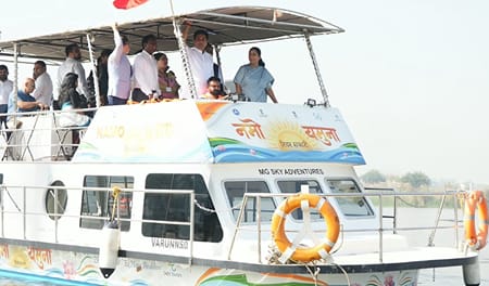 दिल्ली यमुना क्रूज सेवा का सफल हुआ ट्रायल: सीएम रेखा गुप्ता और कपिल मिश्रा ने किया सफर, छठ से पहले उद्घाटन की तैयारी