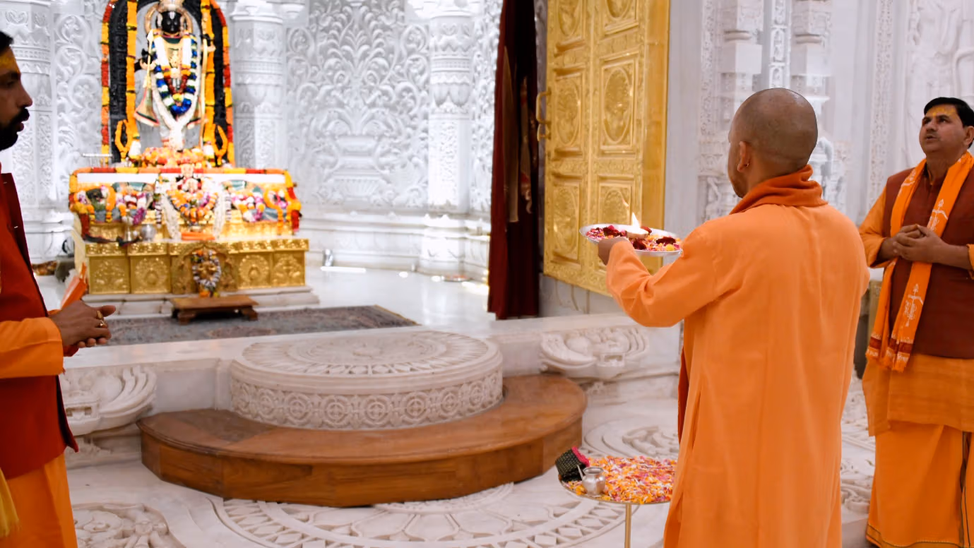 सीएम योगी का अयोध्या दौरा: हनुमानगढ़ी-रामलला के दर्शन, संतों से मुलाकात