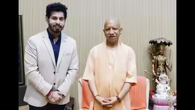 Yogi Adityanath का सख्त फरमान: UP में अवैध गतिविधियों पर अब खैर नहीं, प्रशासन को मिले कड़े निर्देश