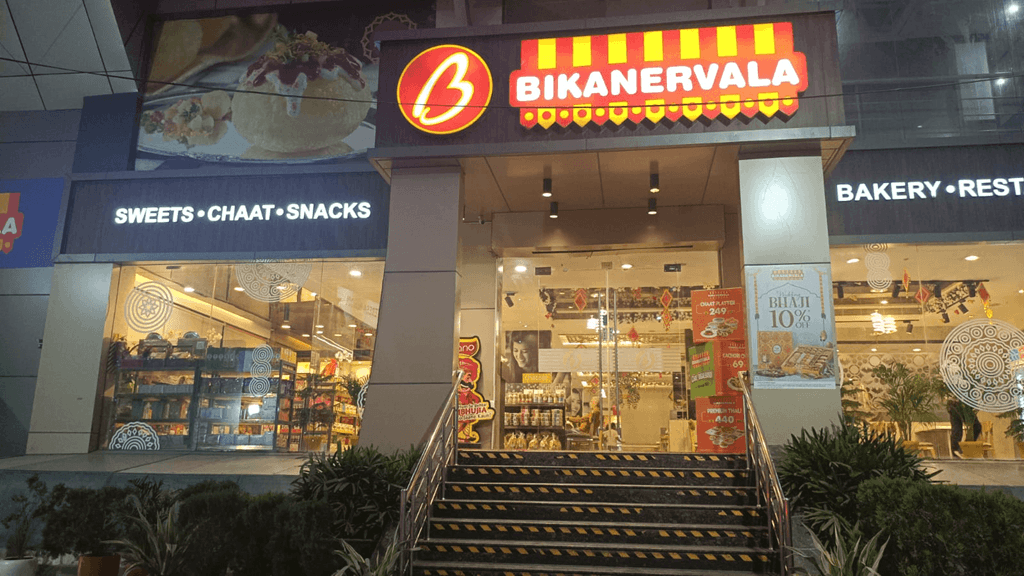 Bikanervala Jaipuriya Mall Indirapuram: जहाँ हर निवाले में बसी है राजस्थान की खुशबू