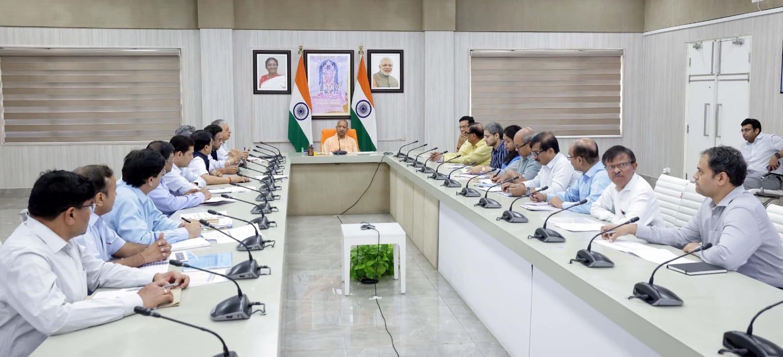 योगी आदित्यनाथ का बिजली विभाग को कड़ा संदेश — 'गर्मी में अंधेरा बर्दाश्त नहीं