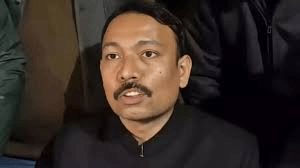 बीजेपी की 'C टीम' है कॉकरोच जनता पार्टी, सस्पेंडेड अधिकारी अलंकार अग्निहोत्री का बयान