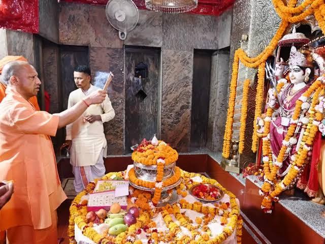 दतिया पहुंचे योगी आदित्यनाथ, मां पीतांबरा के दरबार में टेका माथा, वानखंडेश्वर महादेव का किया जलाभिषेक