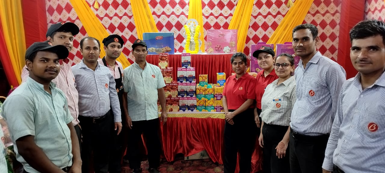 रक्षाबंधन पर बीकानेरवाला में मिठाइयों की धूम, खरीददारों की उमड़ी भीड़