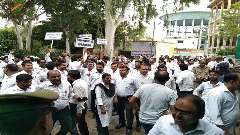 पश्चिमी यूपी में हाई कोर्ट बेंच की मांग तेज, 22 जिलों में हड़ताल