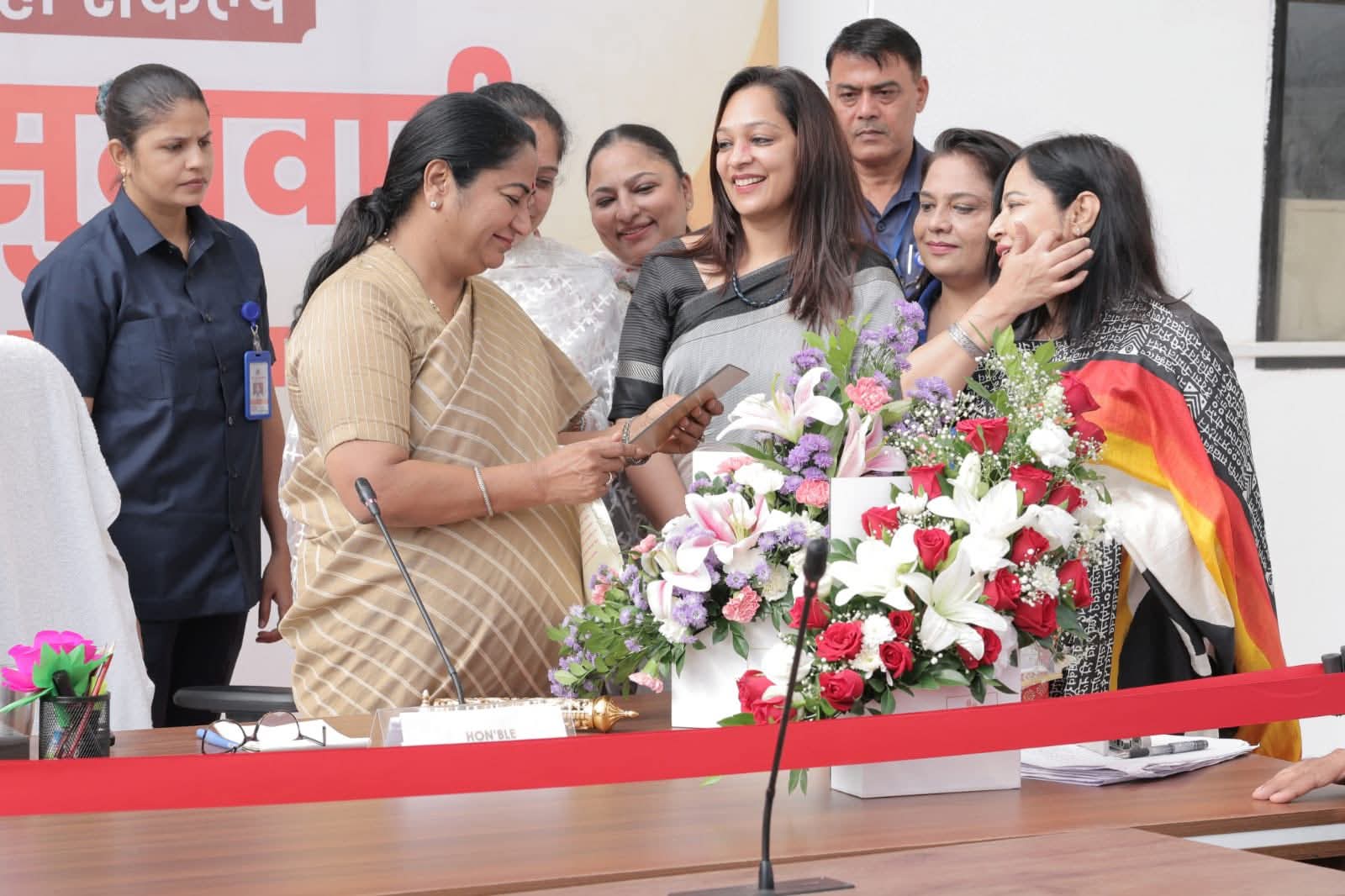 दिल्ली के मुख्यमंत्री ने जनसेवा सदन में सुनी लोगों की समस्याएँ, जल्दी समाधान का वादा