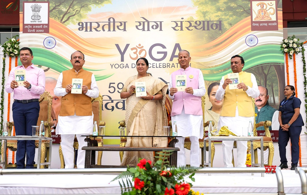 गांधी जयंती 2025: CM रेखा ने दिल्ली में योग कार्यक्रम में लिया हिस्सा, बोलीं- ‘सादगी और संयम ही असली शक्ति’