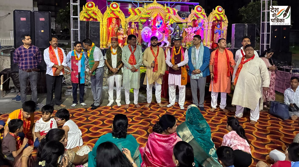 नवरात्रि 2025: ग्रेटर नोएडा के इकोविलेज 1 में सजा भव्य दुर्गा पंडाल, भजनों पर झूमे श्रद्धालु