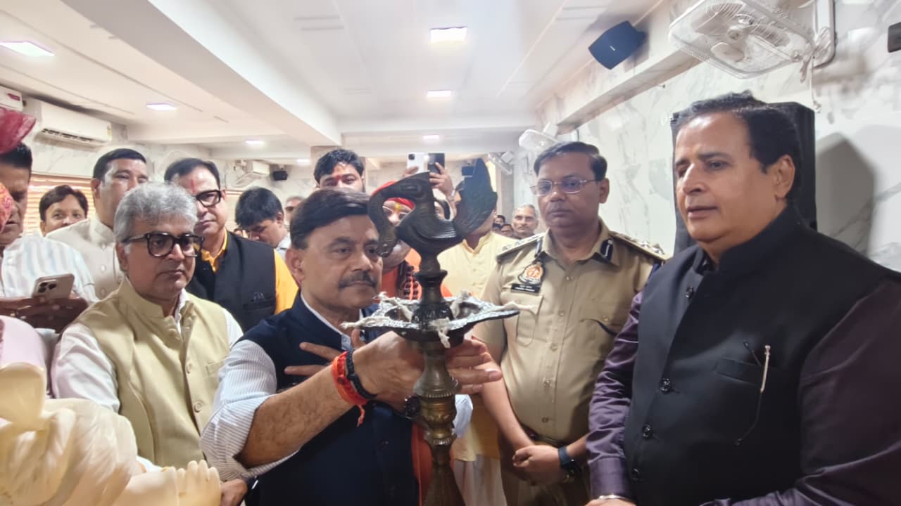 नोएडा दीपावली मिलन समारोह 2025: नोएडा मीडिया क्लब ने जलाया आस्था का दीपक, डॉ. बबीता शर्मा के भजनों ने बांधा समां!