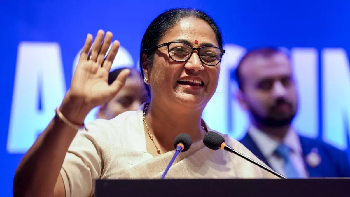 दिल्ली सीएम रेखा गुप्ता ने आपातकालीन हेल्पलाइन 112 लॉन्च की: यमुना सफाई की भी समीक्षा