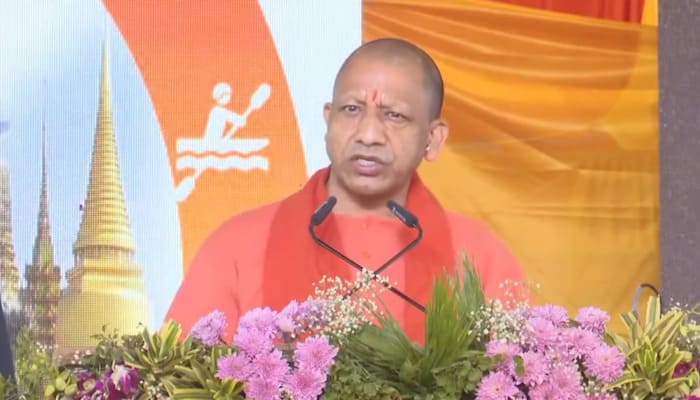 सीएम योगी ने गोरखपुर महोत्सव में विकास की गाथा सुनाई: माफिया मुक्त यूपी की तस्वीर पेश की